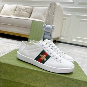 Gucci White Leather Sneakers with Green and Red Accent